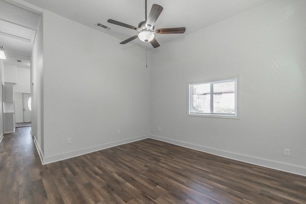 505 N Lamar St - Photo 7 of 30