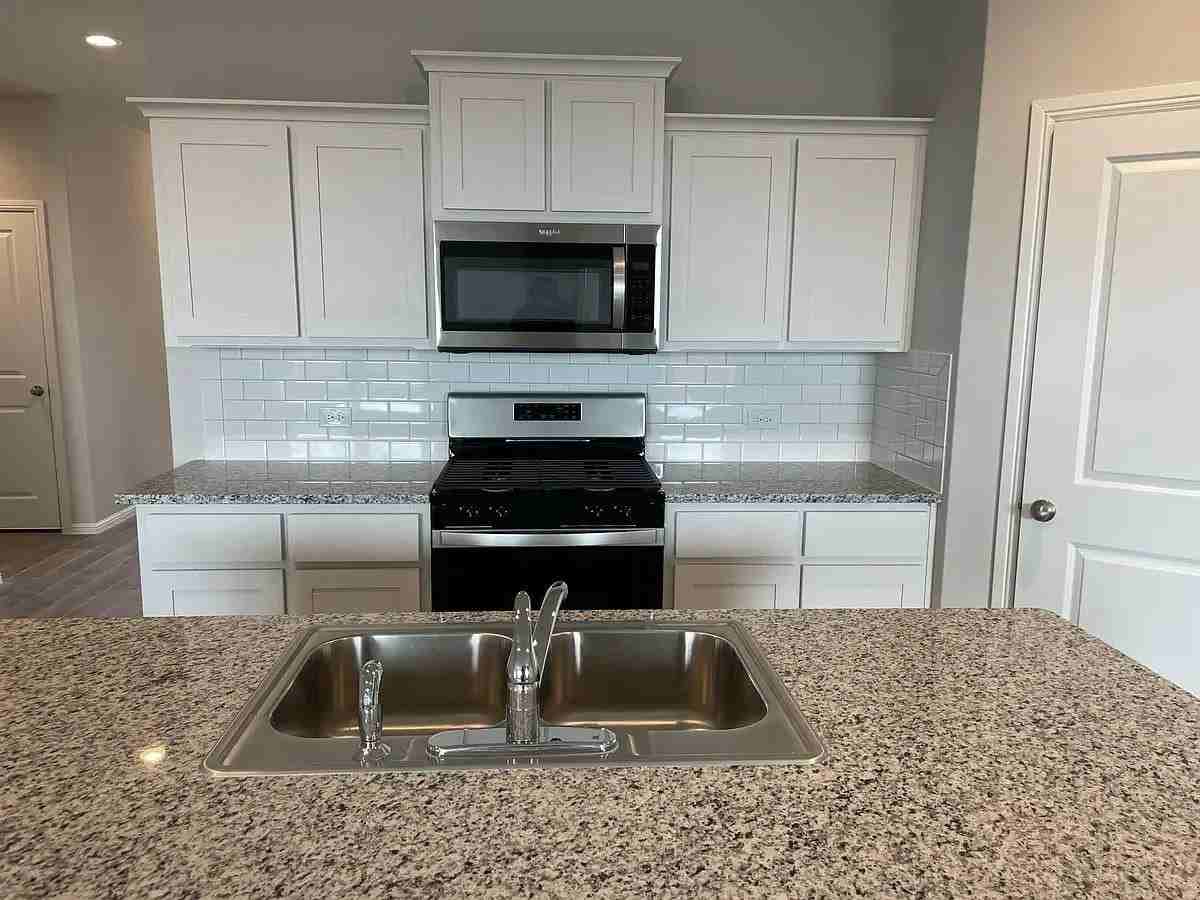 953 Braymer Ln - Photo 2 of 9