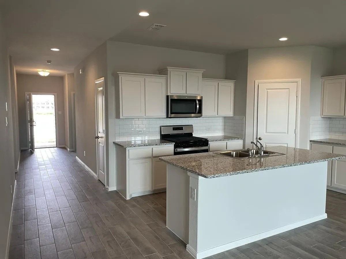 953 Braymer Ln - Photo 3 of 9