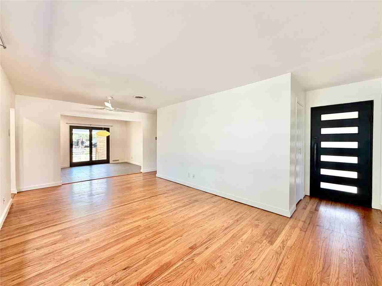 2223 Forest Oaks Dr - Photo 4 of 23