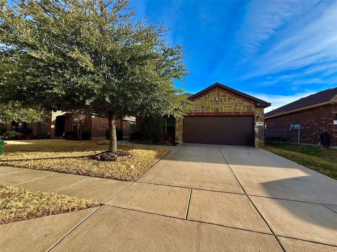 1068 Meadow Scape Dr - Photo 2 of 15