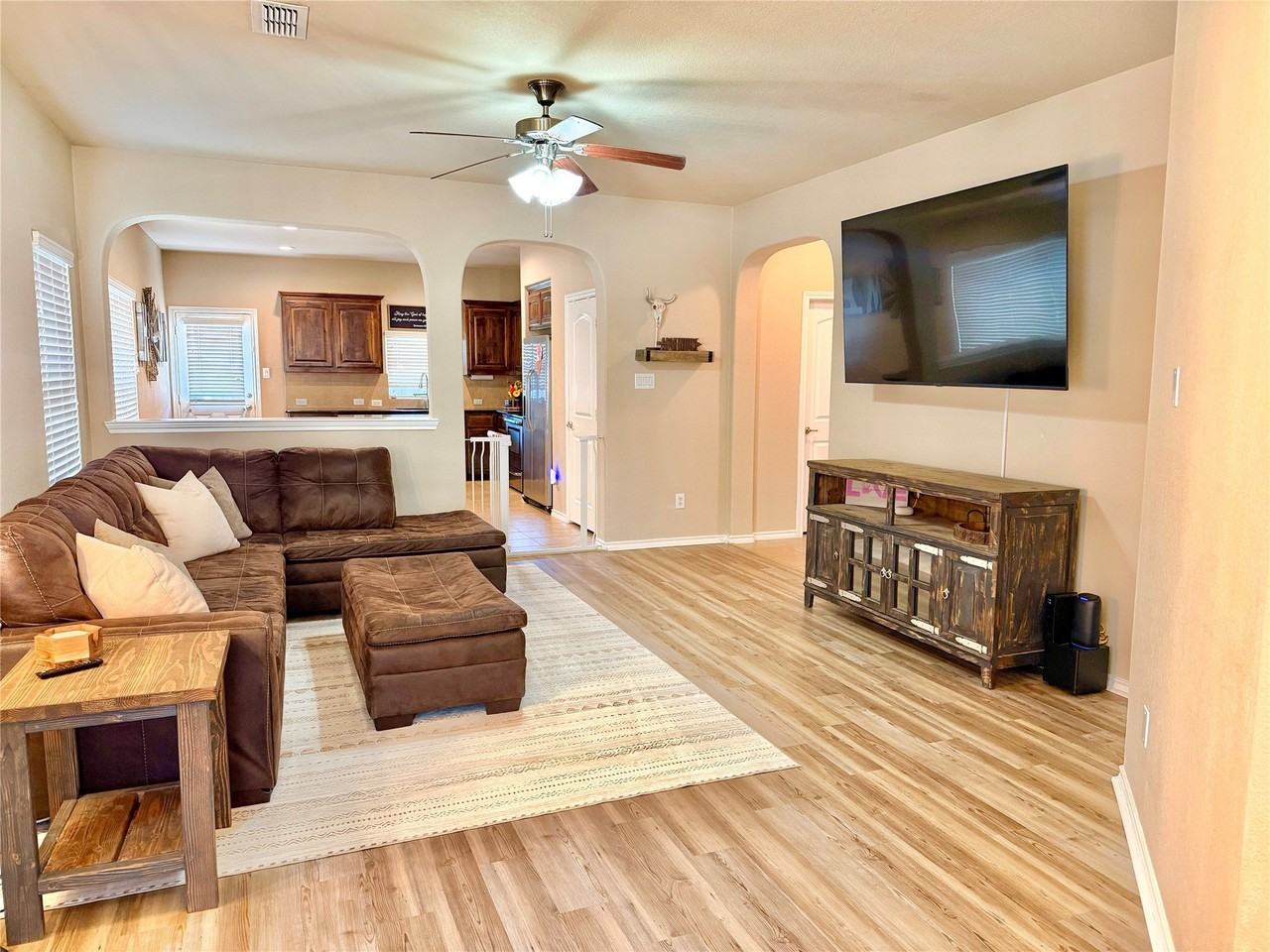 1068 Meadow Scape Dr - Photo 3 of 15