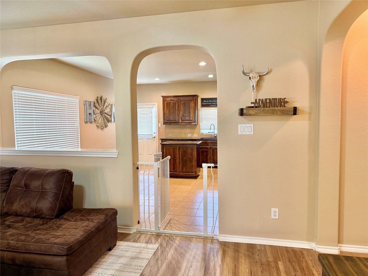 1068 Meadow Scape Dr - Photo 5 of 15