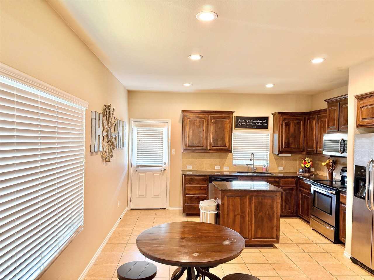 1068 Meadow Scape Dr - Photo 6 of 15