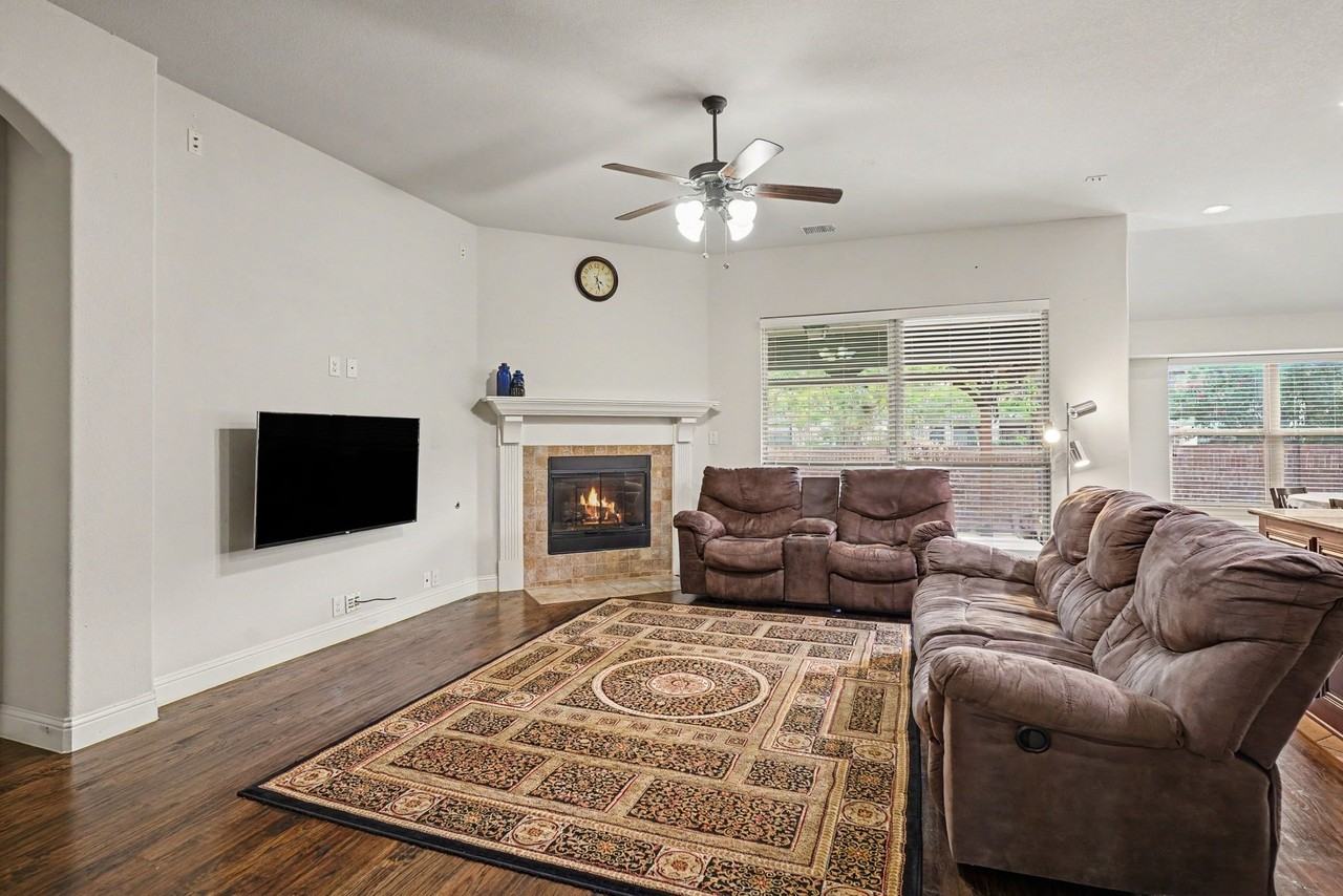 2412 Lynbridge Dr - Photo 5 of 36