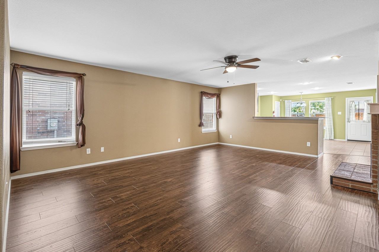 12947 Michelle Dr - Photo 2 of 29