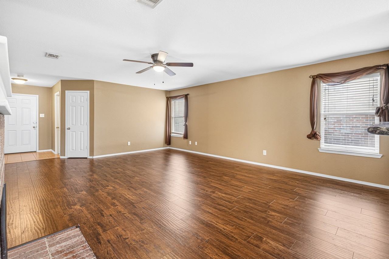 12947 Michelle Dr - Photo 3 of 29