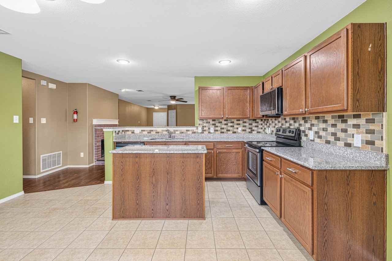 12947 Michelle Dr - Photo 6 of 29