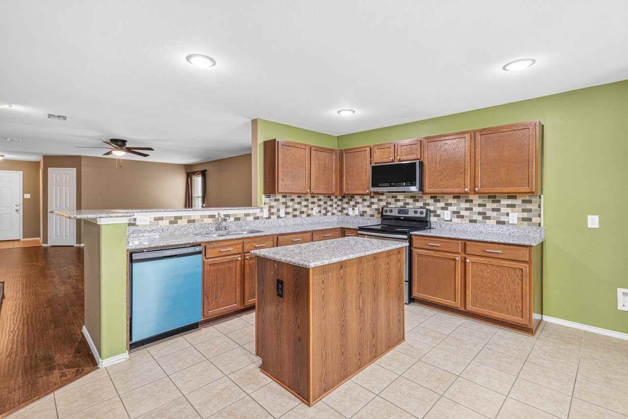 12947 Michelle Dr - Photo 7 of 29
