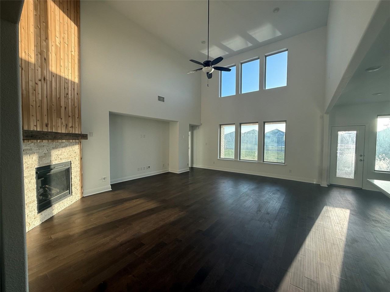 1905 Pecos Dr - Photo 7 of 40
