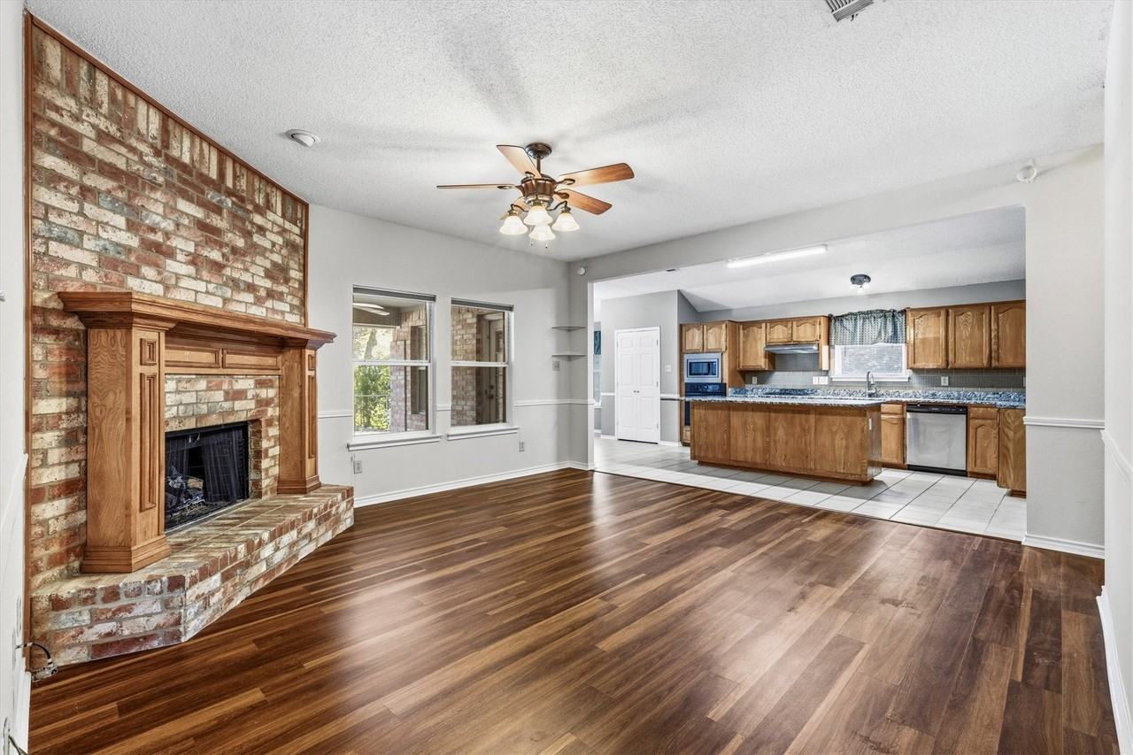 5106 Lee Hutson Ln - Photo 2 of 16