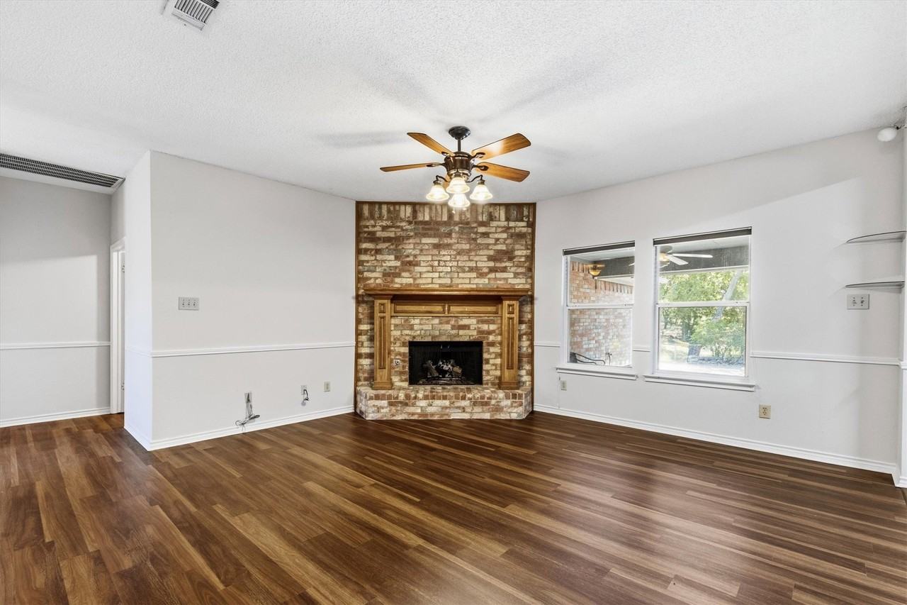 5106 Lee Hutson Ln - Photo 3 of 16