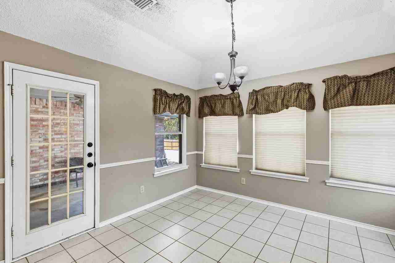 5106 Lee Hutson Ln - Photo 7 of 16