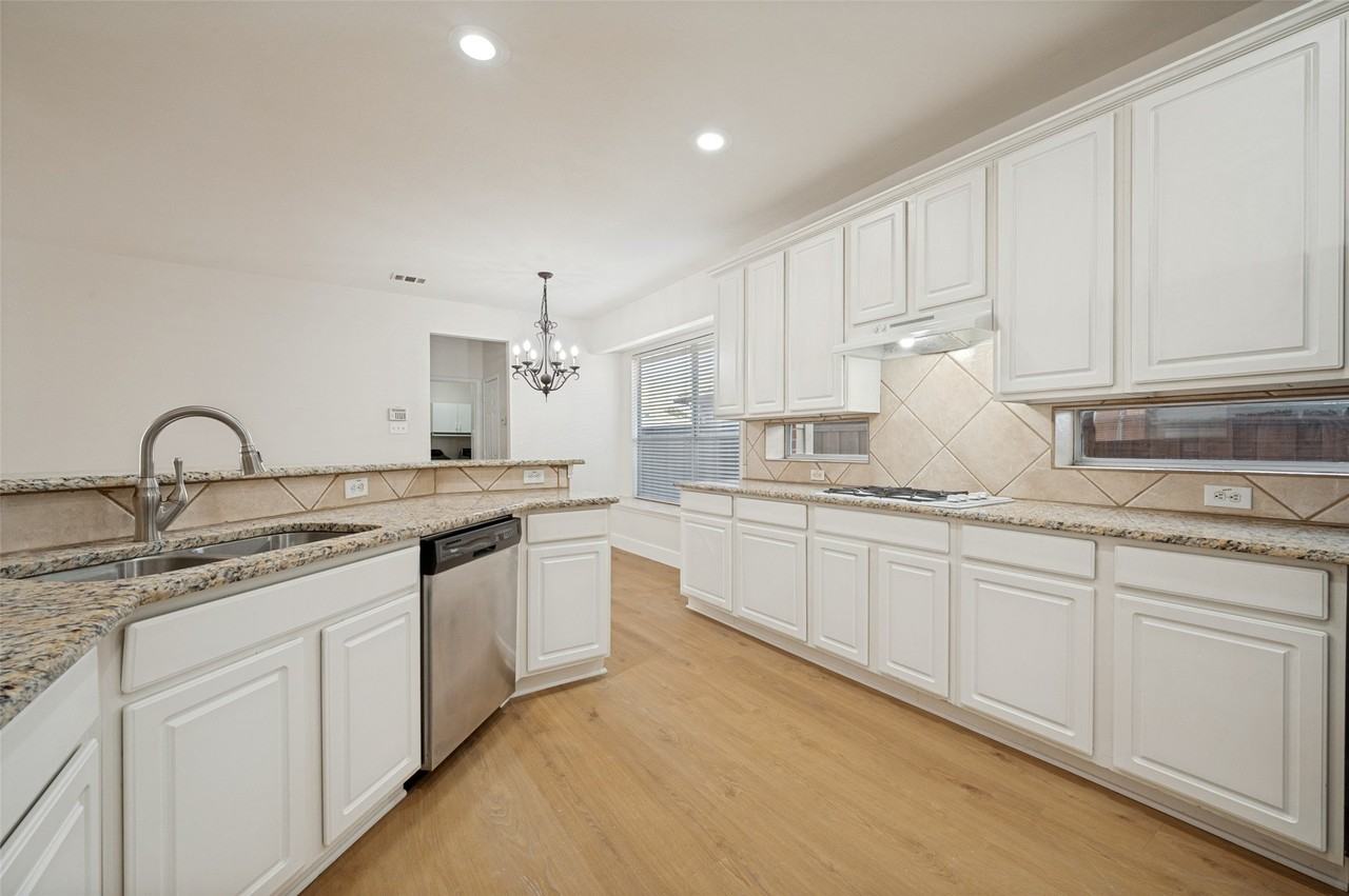 7140 Bryce Canyon Dr - Photo 6 of 26
