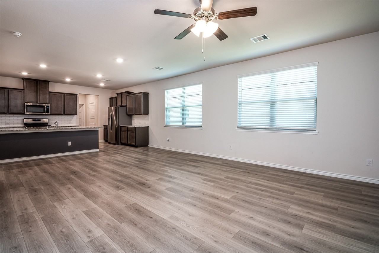 2721 Franklin Dr - Photo 2 of 23