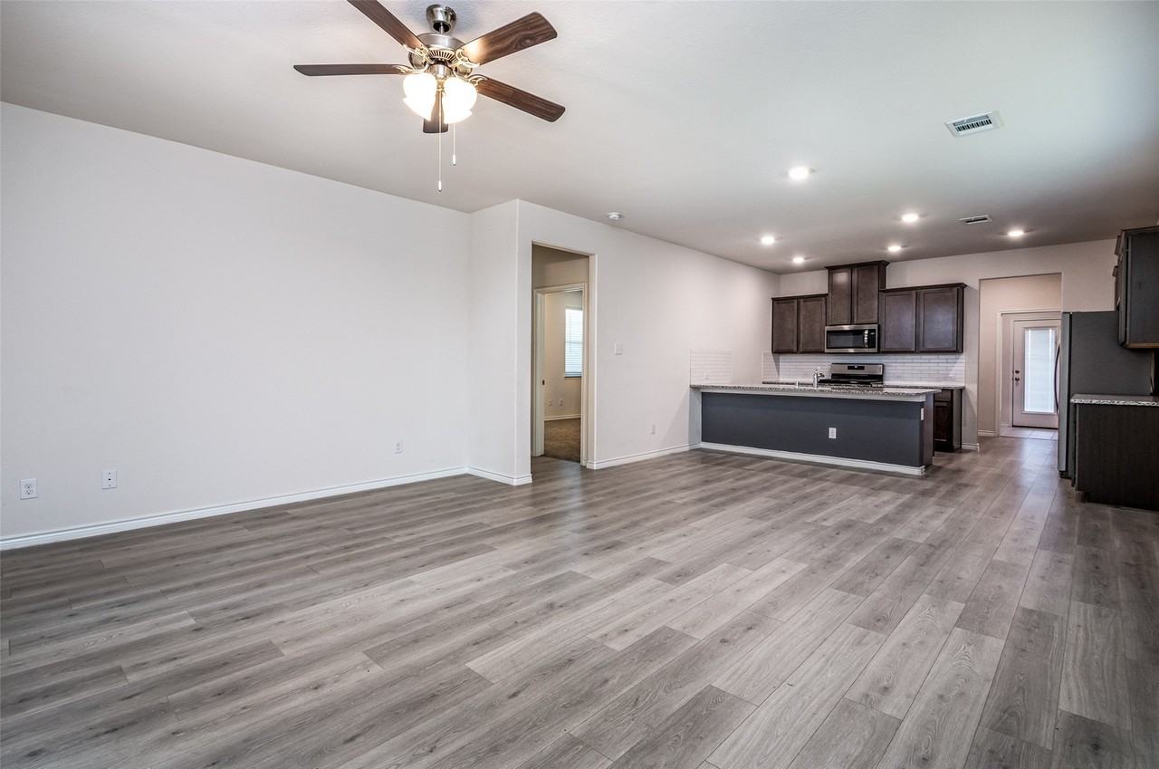 2721 Franklin Dr - Photo 3 of 23