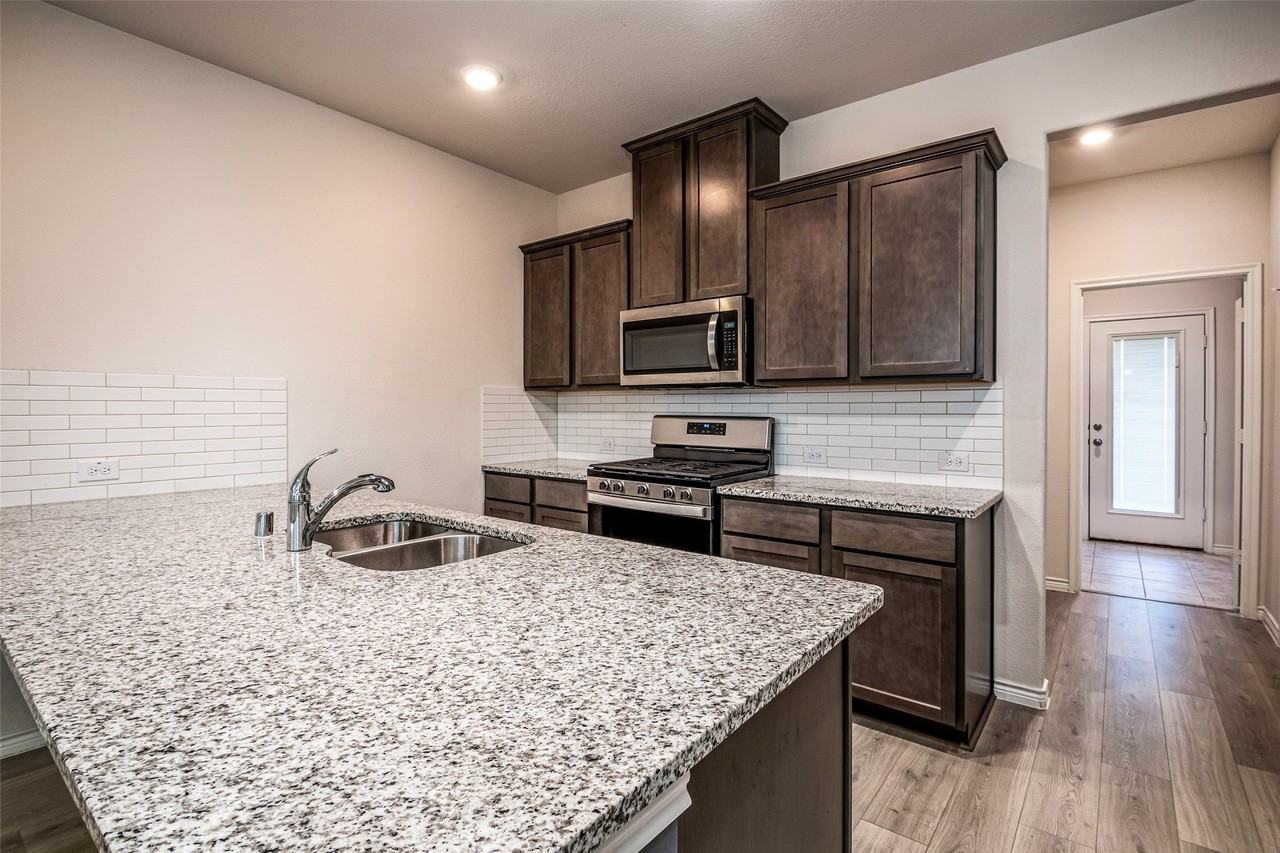 2721 Franklin Dr - Photo 6 of 23