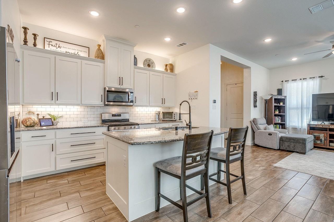6449 Iron Horse Blvd - Photo 2 of 17