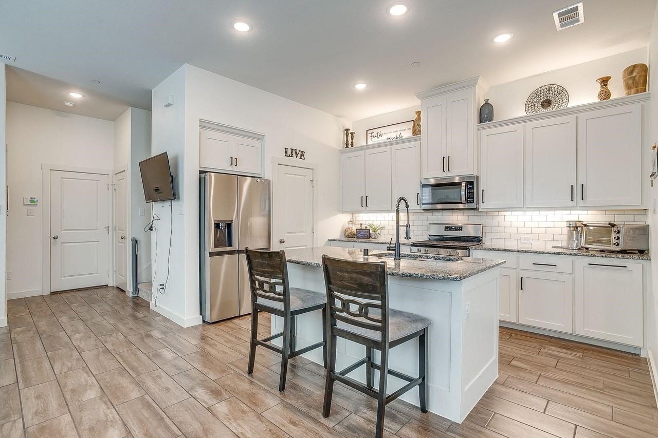 6449 Iron Horse Blvd - Photo 3 of 17