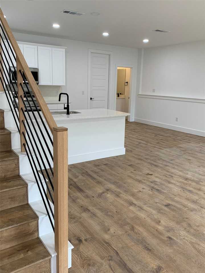 9471 Timberleaf Dr - Photo 3 of 36