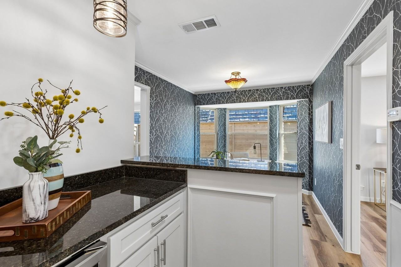 8115 Old Moss Rd - Photo 6 of 25