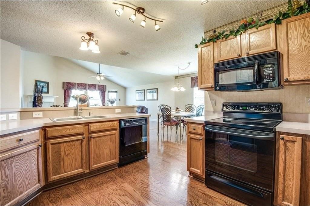 5116 Boxwood Ln - Photo 2 of 15