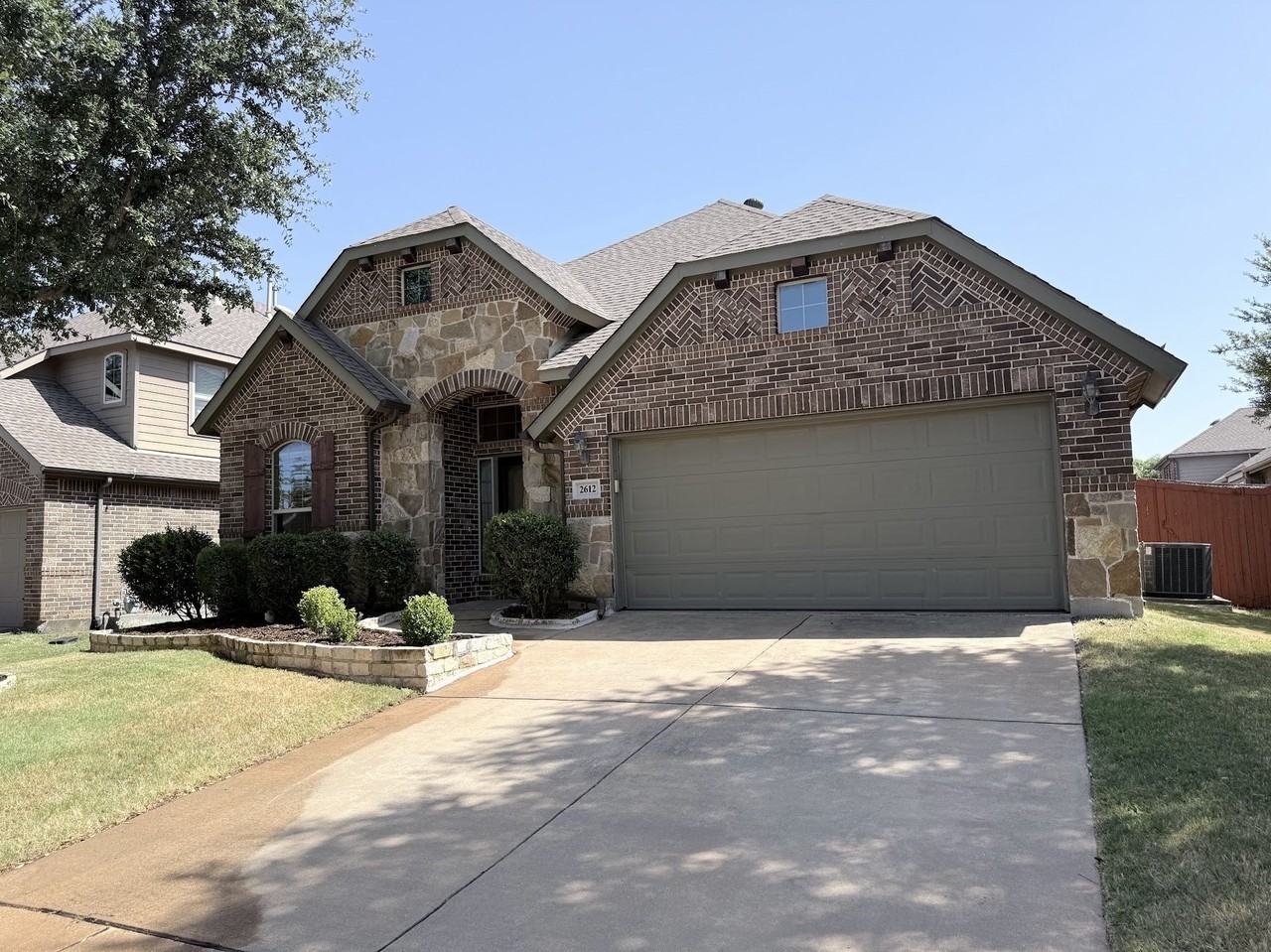 2612 Patriot Dr - Photo 2 of 37