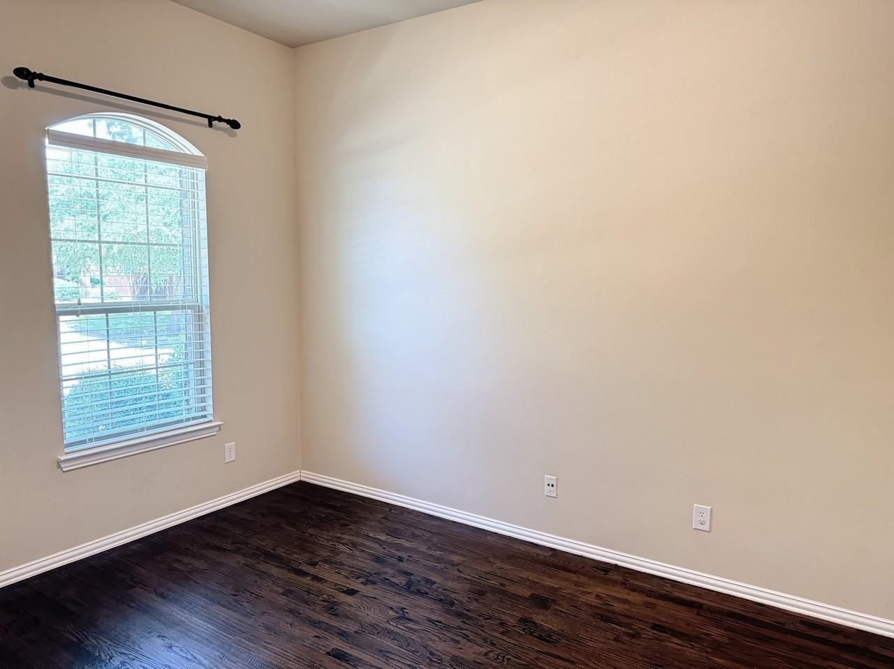 2612 Patriot Dr - Photo 5 of 37