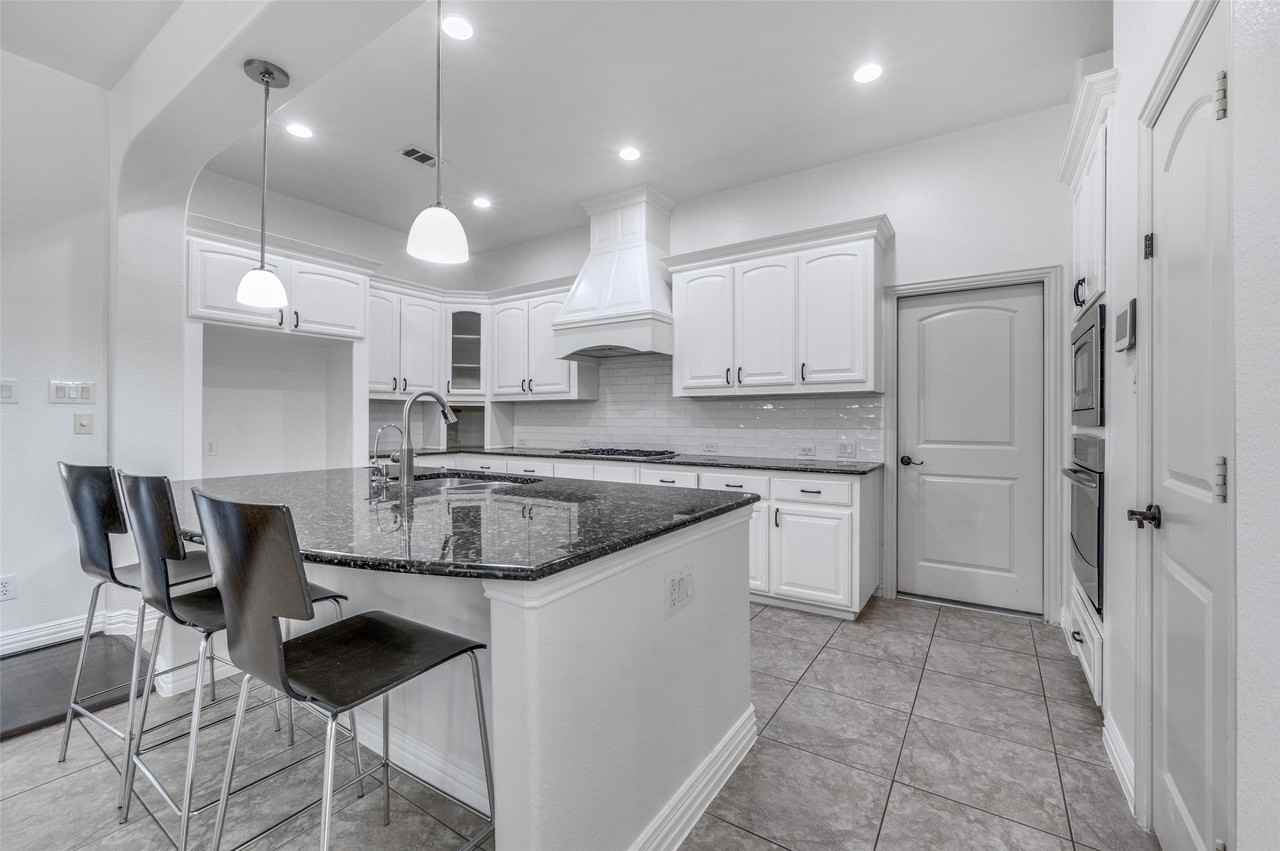 2043 Loma Alta Dr - Photo 3 of 23