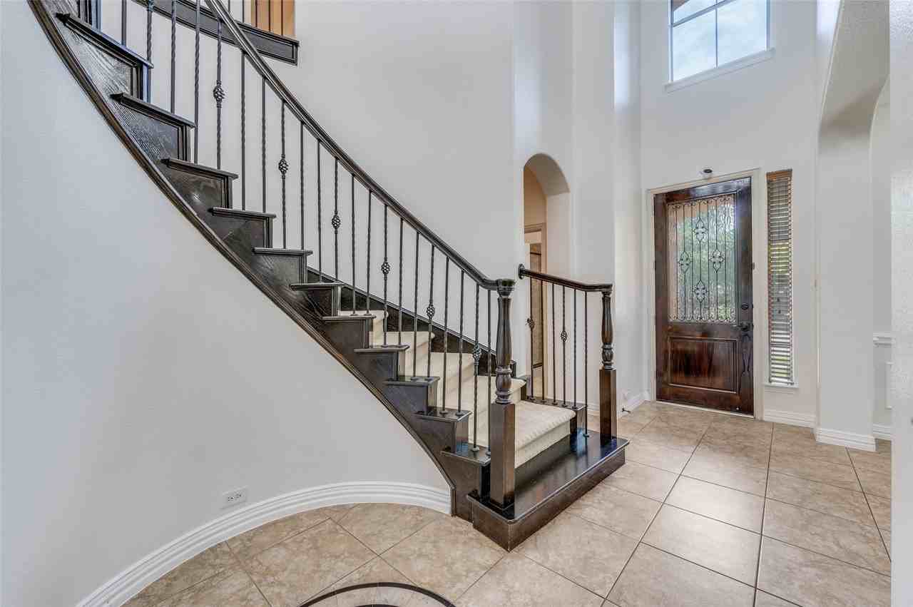 2043 Loma Alta Dr - Photo 5 of 23