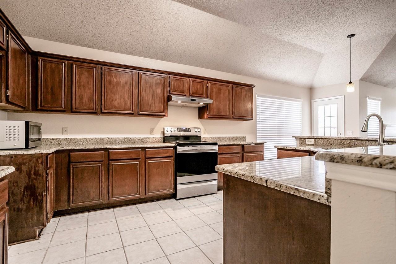 206 Meredith Ct - Photo 3 of 26