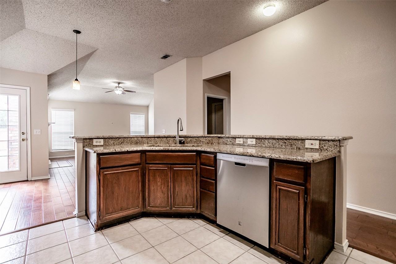 206 Meredith Ct - Photo 6 of 26