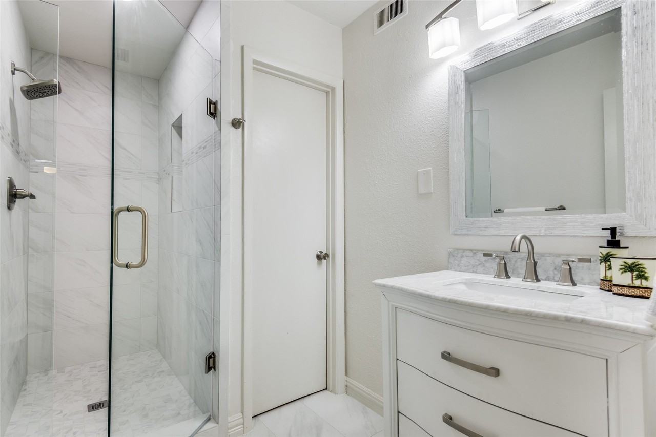 214 Scenic Dr - Photo 3 of 15