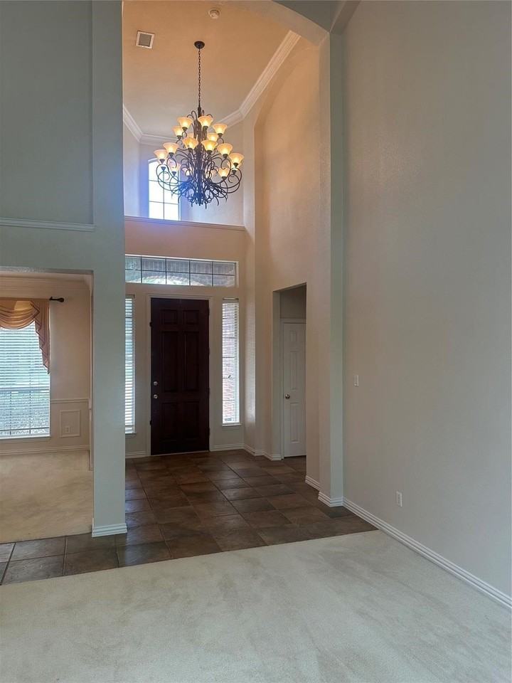 715 Wheaton Ct - Photo 3 of 19