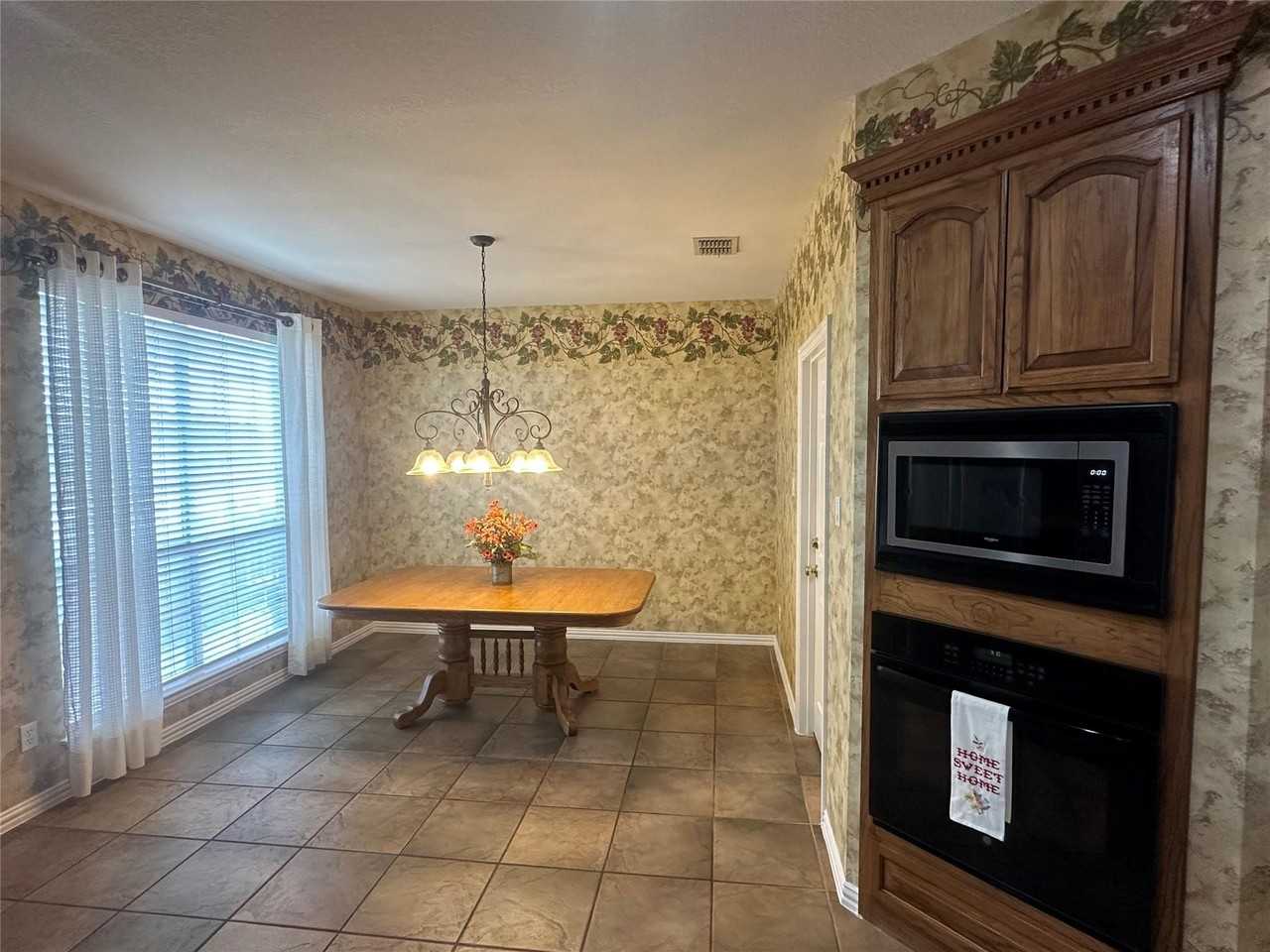 715 Wheaton Ct - Photo 5 of 19