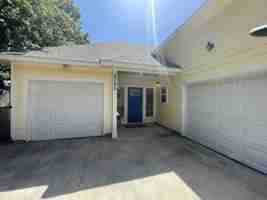 featured image of 2705 College Ave