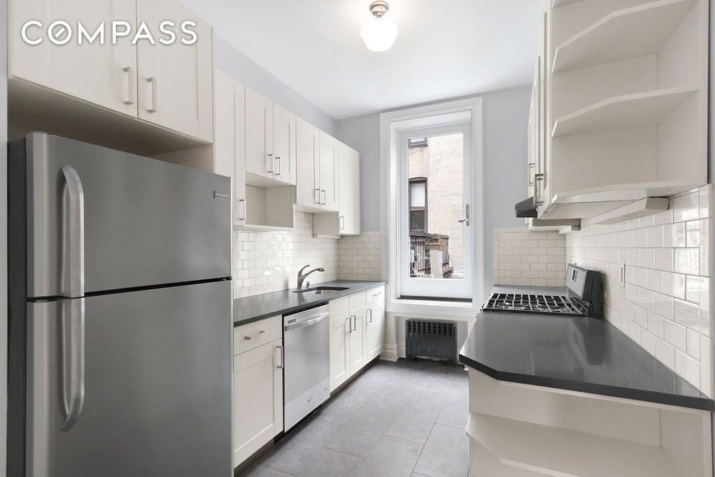 389 7th Ave #1 - Photo 4 of 7