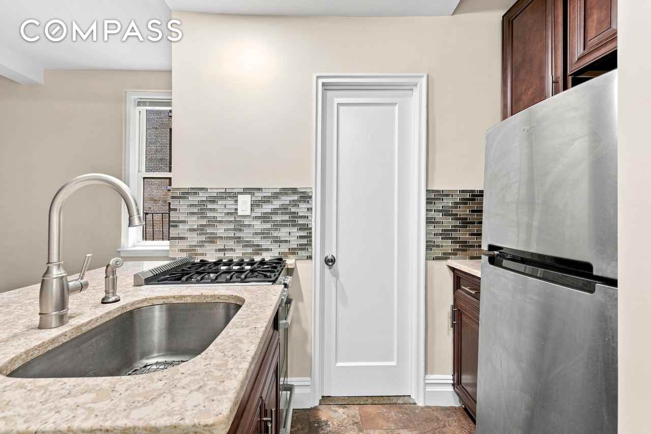 71 Park Ave #2D - Photo 3 of 8