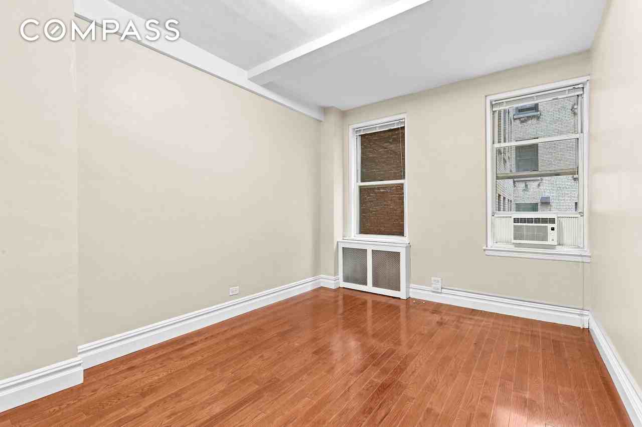 71 Park Ave #2D - Photo 4 of 8