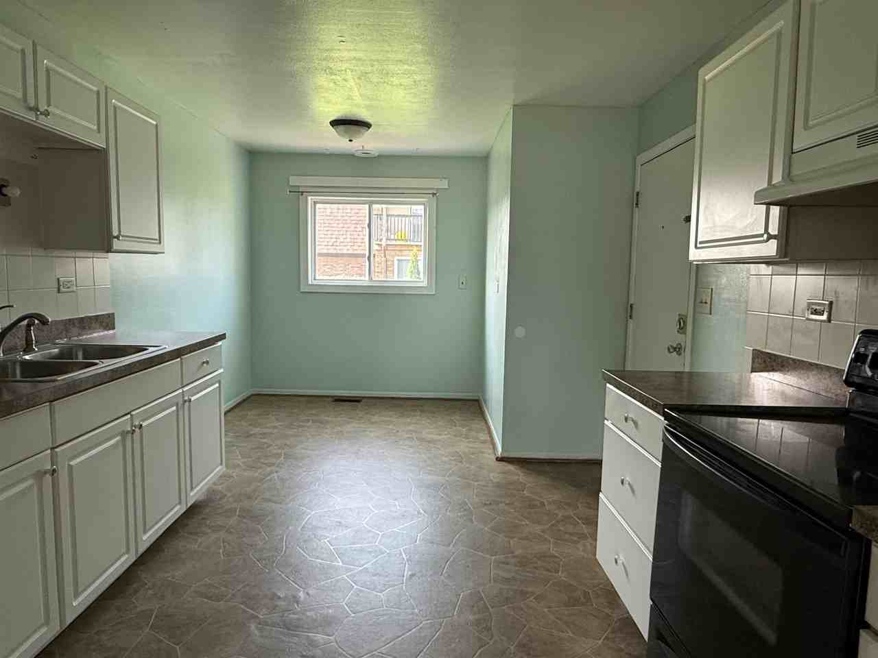 1020 9th St - Photo 5 of 17