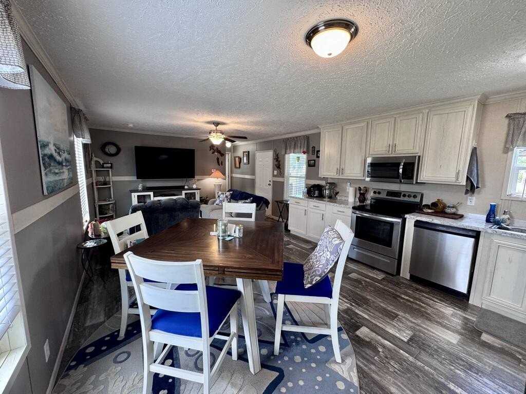 466 Santa Anna St - Photo 5 of 18