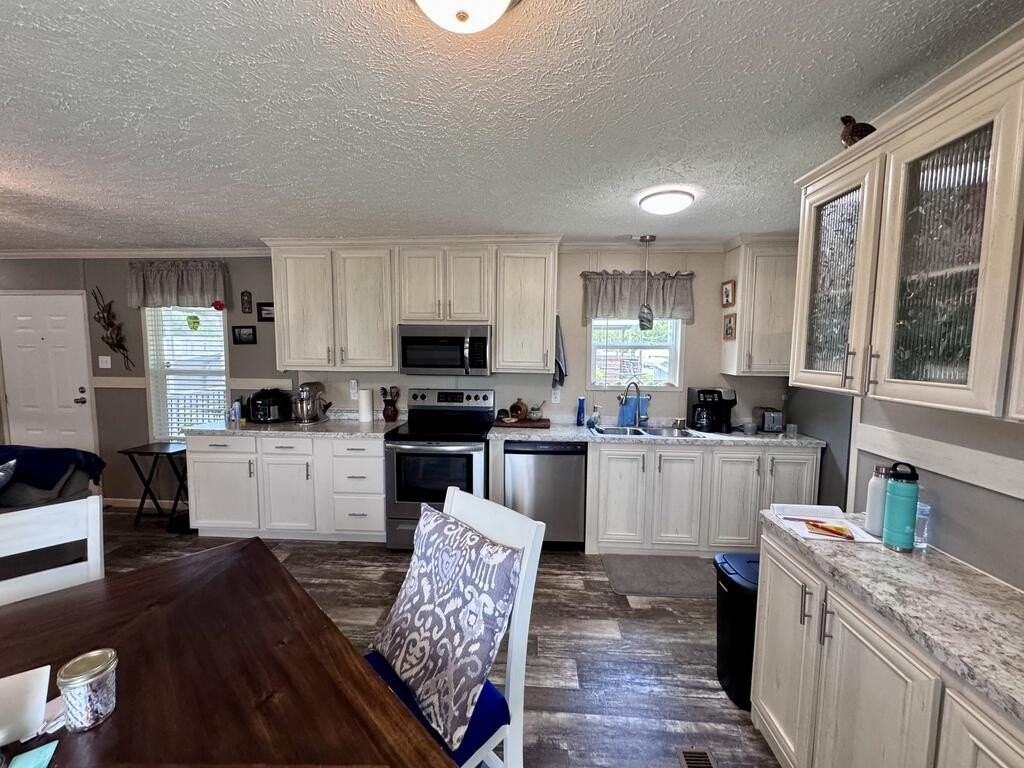 466 Santa Anna St - Photo 6 of 18