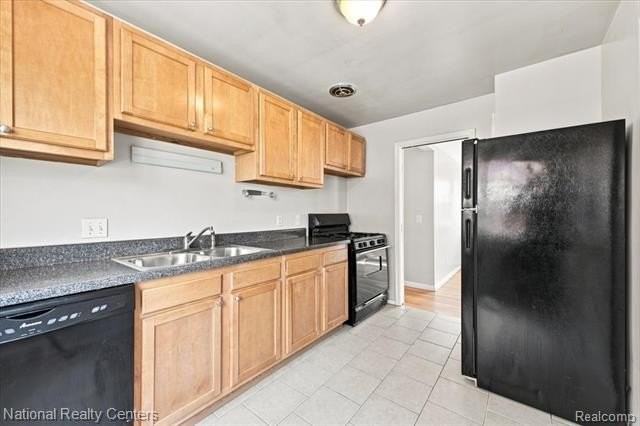 26280 Pinehurst St - Photo 3 of 7