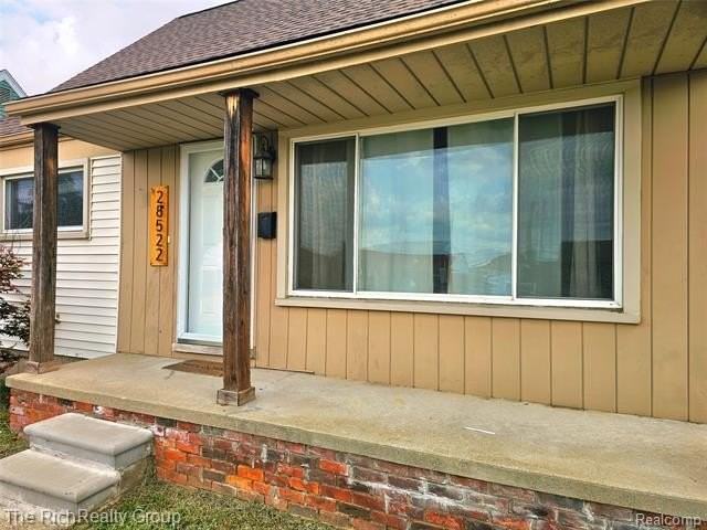 28522 Cambridge St - Photo 3 of 13