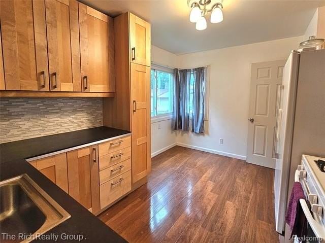 28522 Cambridge St - Photo 5 of 13
