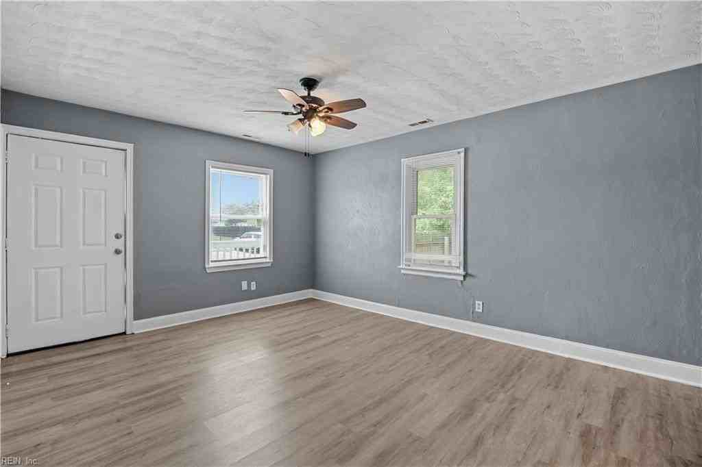 2321 Columbus Ave - Photo 5 of 19