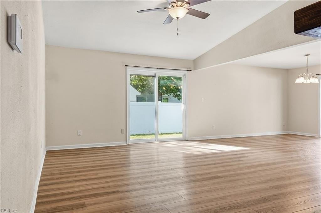 1268 Geranium Cres - Photo 4 of 25