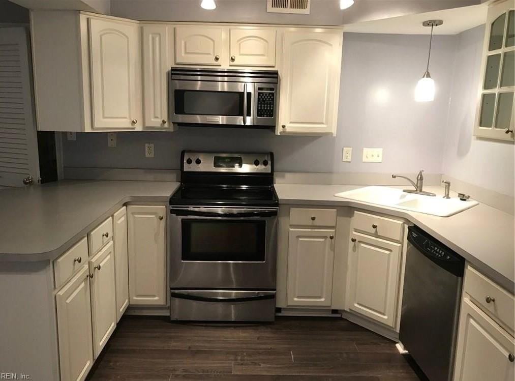 1036 Lands End Way - Photo 3 of 11