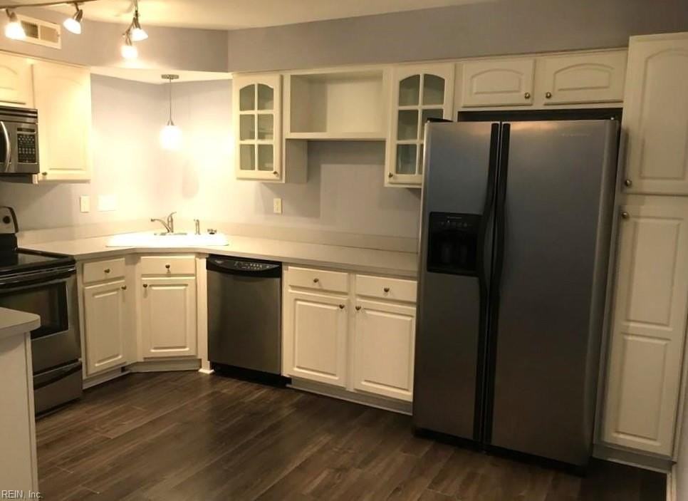 1036 Lands End Way - Photo 4 of 11