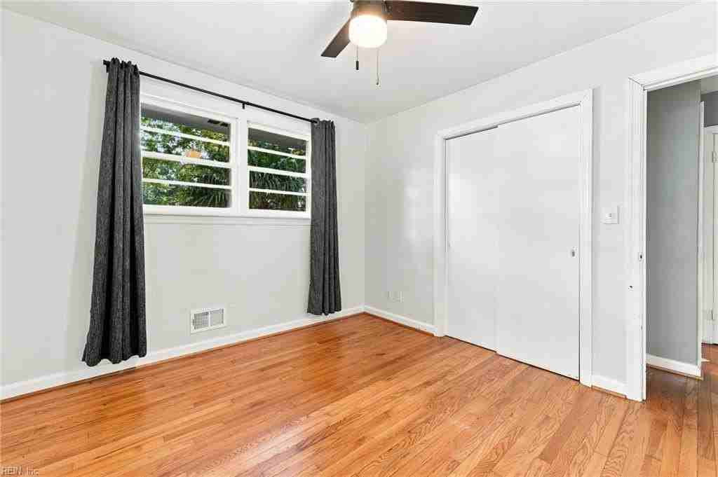 1208 Pineview Ave - Photo 6 of 20